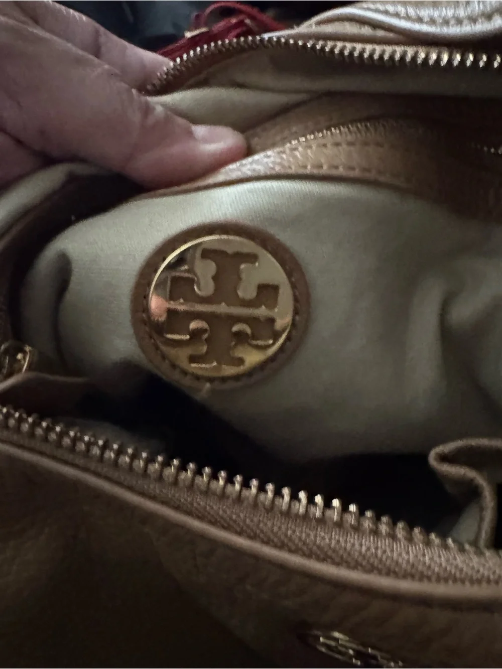 Tory Burch Amanda Pebbled Leather Hobo Bag – Camel Tan